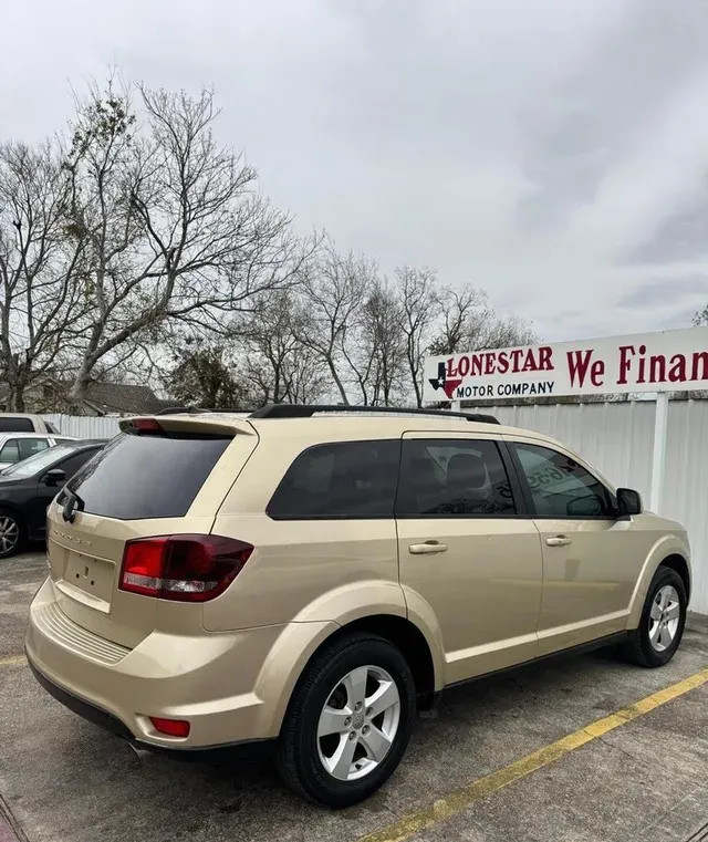2011 Dodge Journey Mainstreet photo