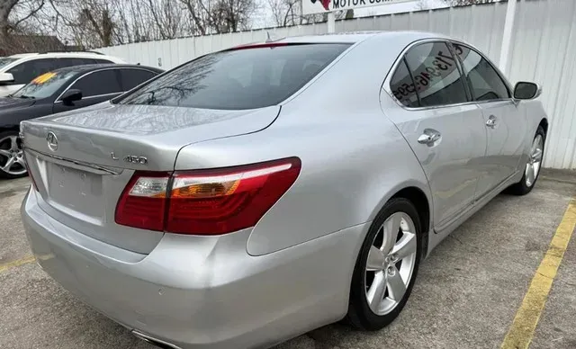 2010 Lexus LS 460 4dr Sdn RWD photo