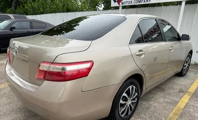 2009 Toyota Camry 4dr Sdn I4 (Natl) photo