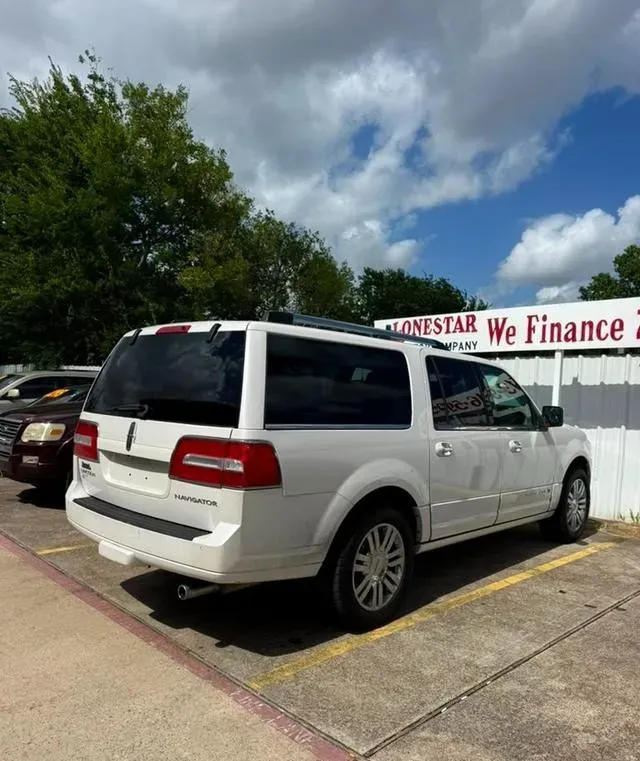 2013 Lincoln Navigator L 2WD 4dr photo