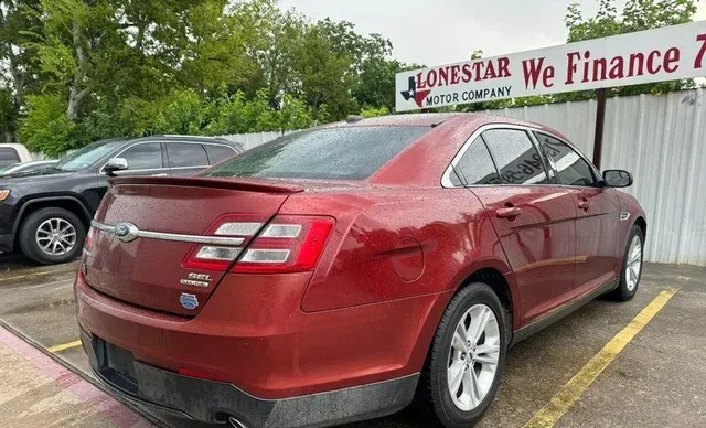 2014 Ford Taurus SEL photo