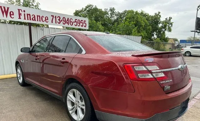 2014 Ford Taurus SEL photo